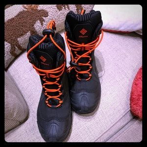 Kids unisex snow boot .